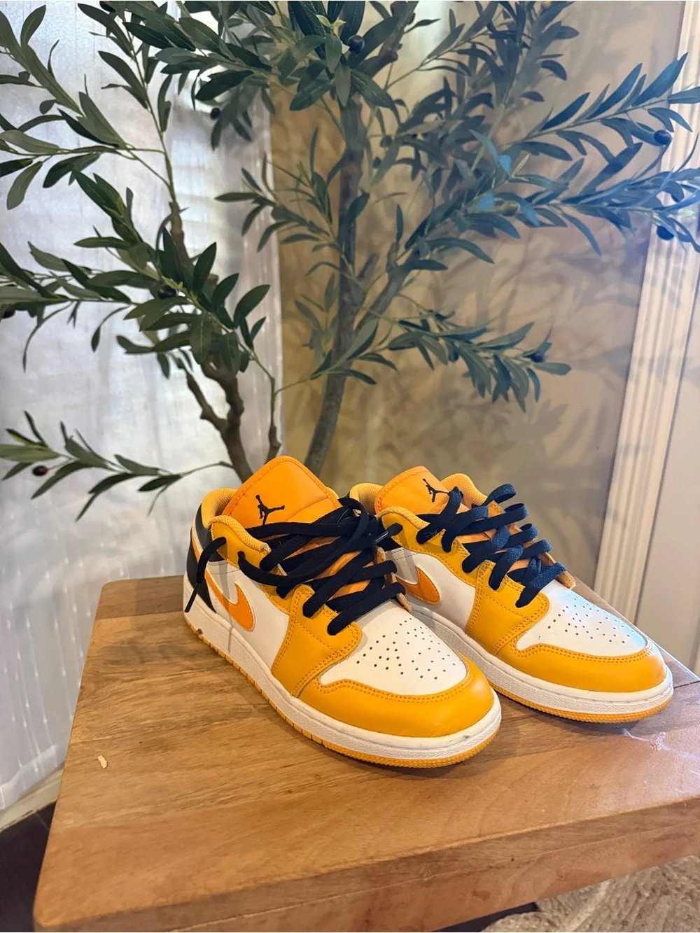 Nike Kids Yellow, White & Navy Low-Top Sneakers